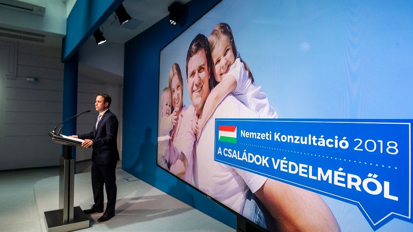 Újabb nemzeti konzultációt jelentett be Orbán Viktor