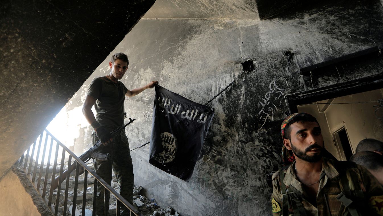 Pictures of the Year: The battle against Islamic State