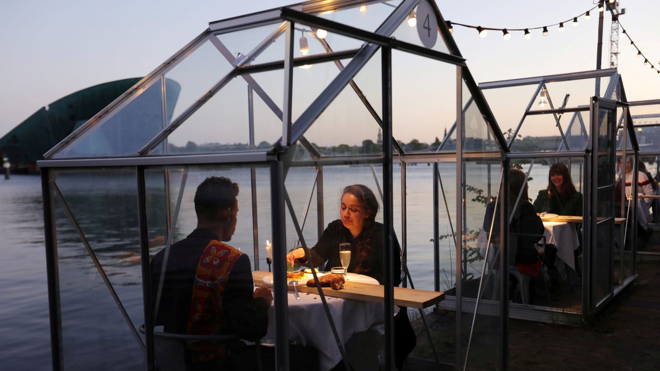 "Quarantine greenhouses" are being tested in which guests can dine at a restaurant in Amsterdam