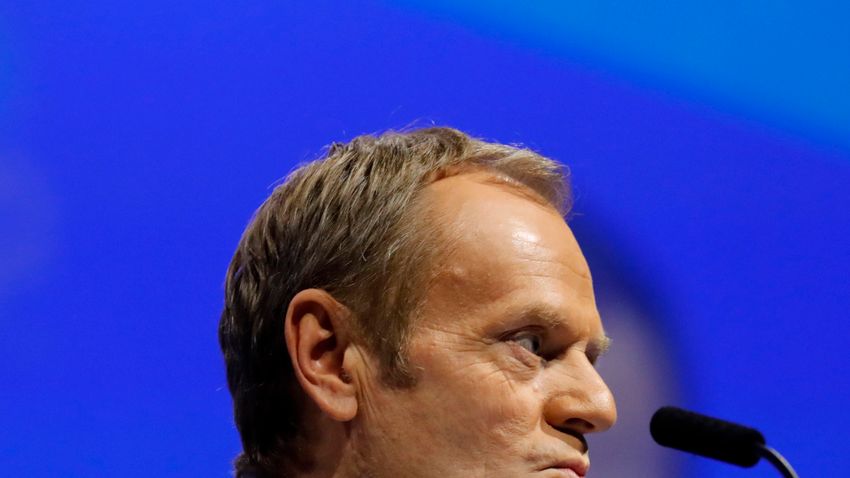 Exkluzív: Donald Tusk így indokolta, hogy a néppárt még nem szavaz a Fideszről
