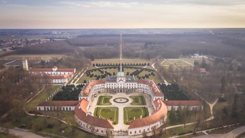 Látogatható a fertődi Esterházy-kastély és a nagycenki Széchényi-mauzóleum