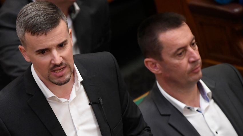 Jakab fejét követeli a Jobbik tagsága