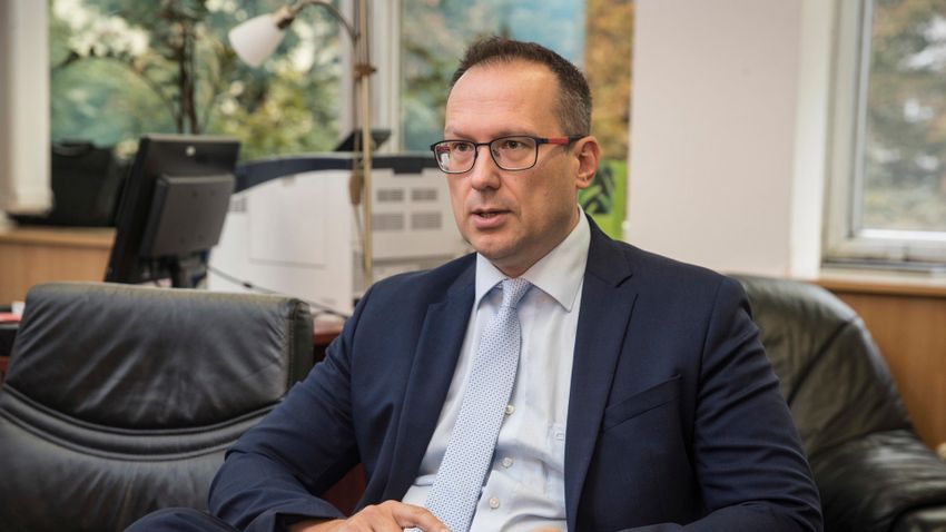 Okostelefonon lehet majd dolgozatot írni