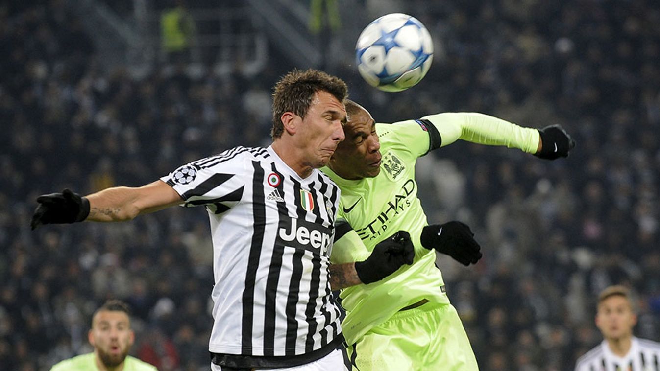 Football Soccer- Juventus v Manchester City - UEFA Champions League Group Stage - Group D - Juventus stadium, Turin, Italy - 25/11/15 Juventus' Mandzukic and Manchester City's Fernandinho in action. 
