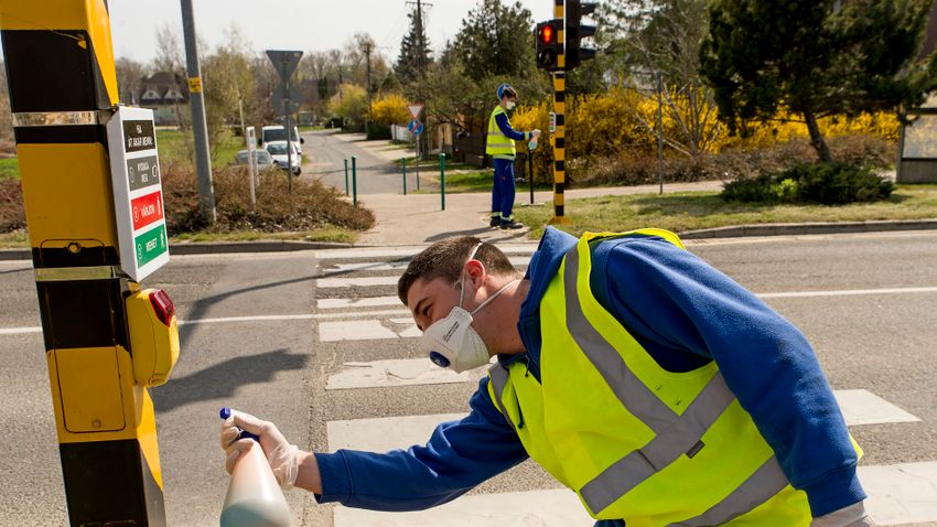 Orbánnak ásott vermet a Népszava, maga esett bele