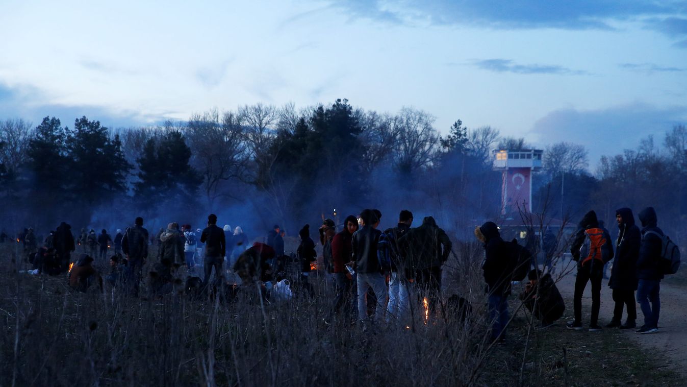 Migrants gather near the Turkey's Pazarkule border crossing with Greece's Kastanies, in Pazarkule
