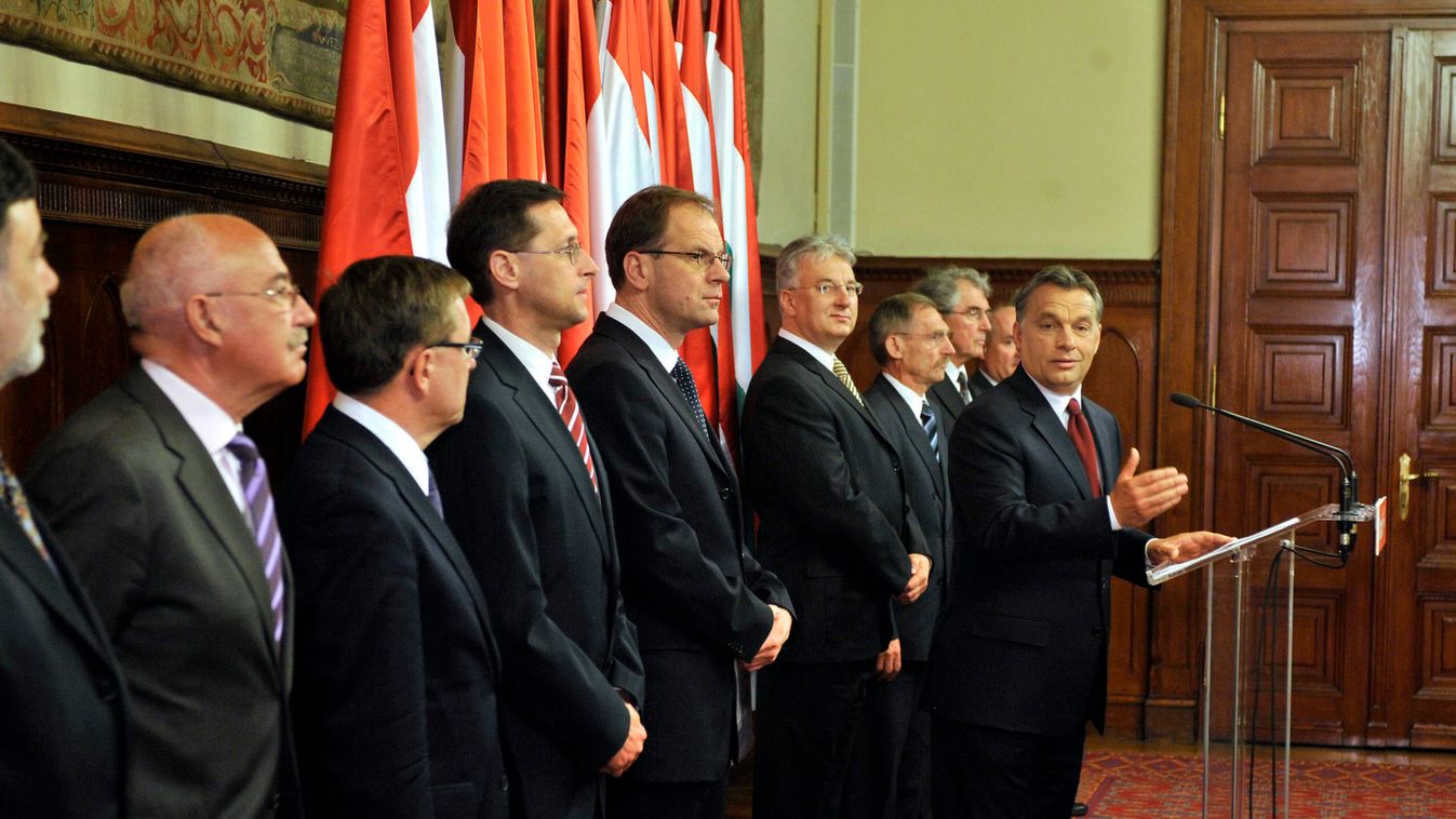 Fazekas Sándor; Matolcsy György; Réthelyi Miklós; Hende Csaba; Varga Mihály; Martonyi János; Semjén Zsolt; Navracsics Tibor; Pintér Sándor; Orbán Viktor