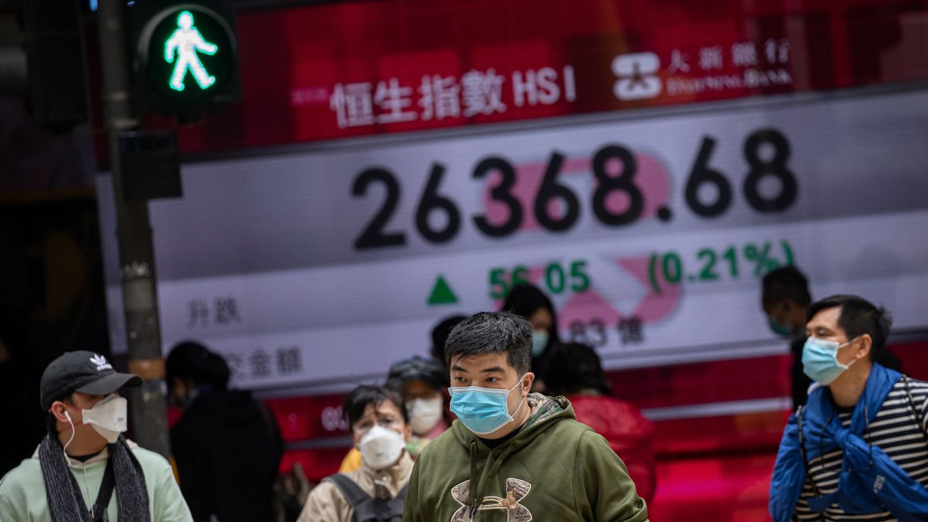 Hang Seng Index advances amid steep declines of mainland China stocks