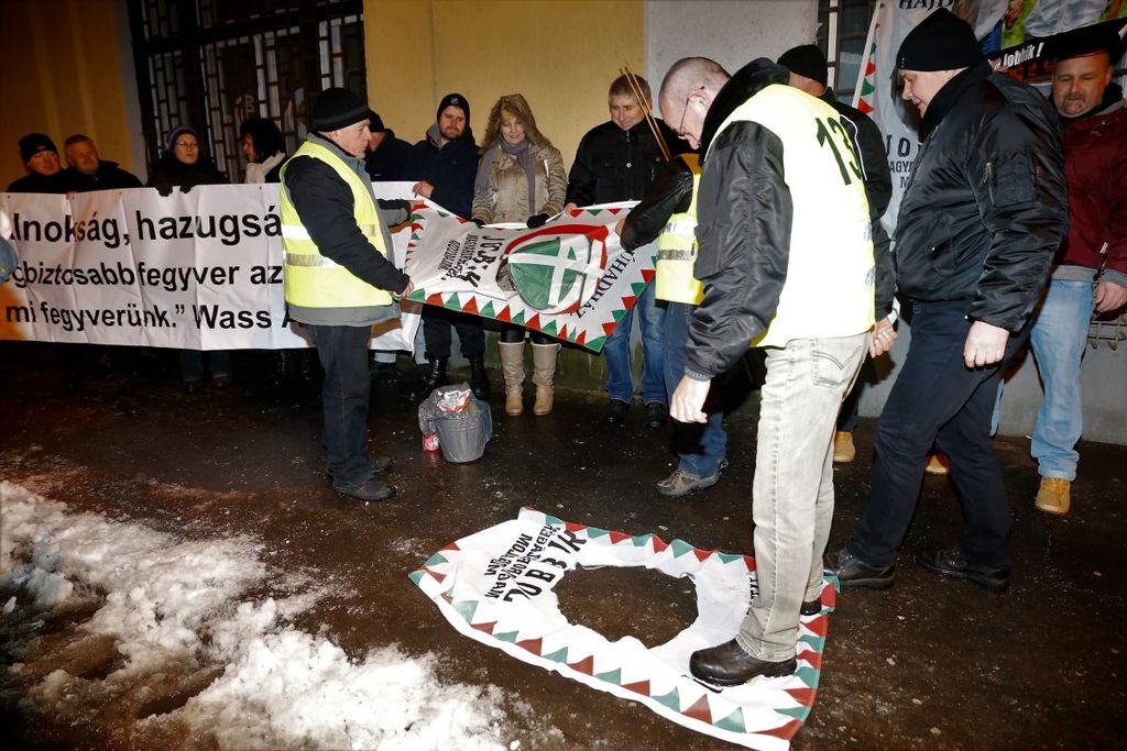 Debreceni Vona ellenes Jobbik tüntetés