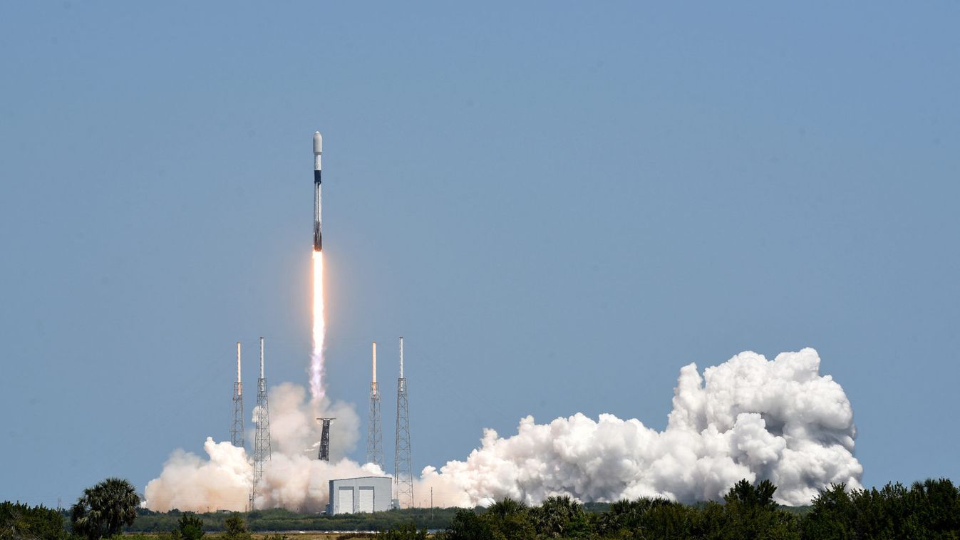 SpaceX Launches Starlink Satellites From Cape Canaveral