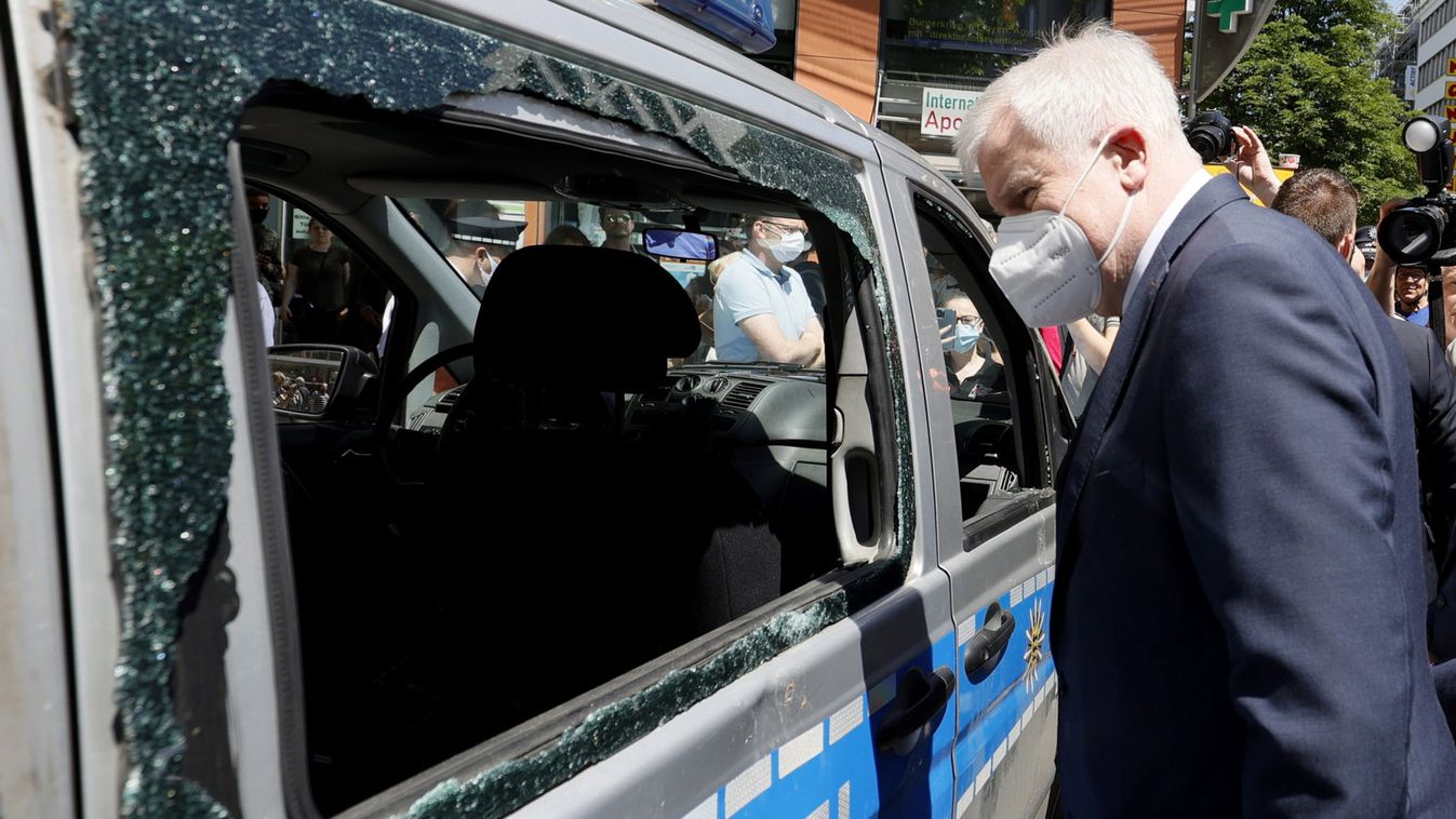 German Interior Minister visits Stuttgart after clashes