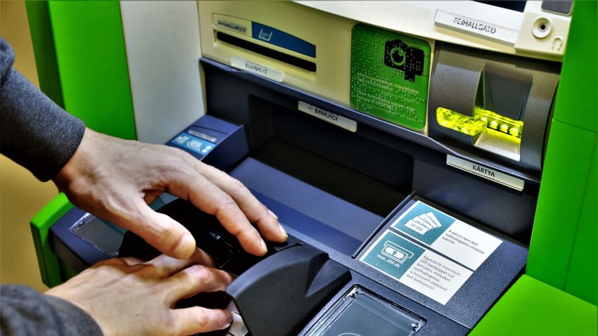 Rákaptak az idősek a netes bankolásra