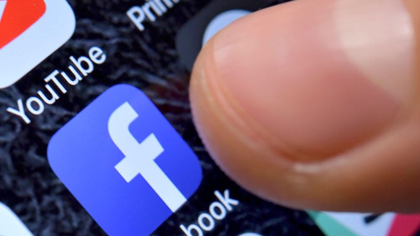 Durván sértheti a demokráciát a Facebook korlátozó akciója