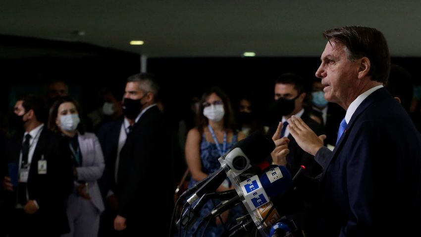 Kórházba szállították Jair Bolsonaro brazil elnököt