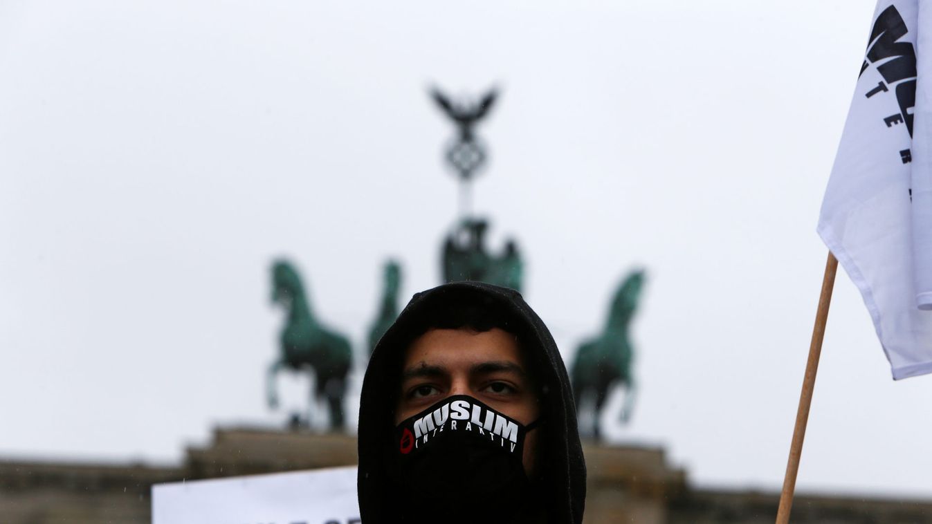 Protesters of the Muslim Interaktiv organisation demonstrate in Berlin