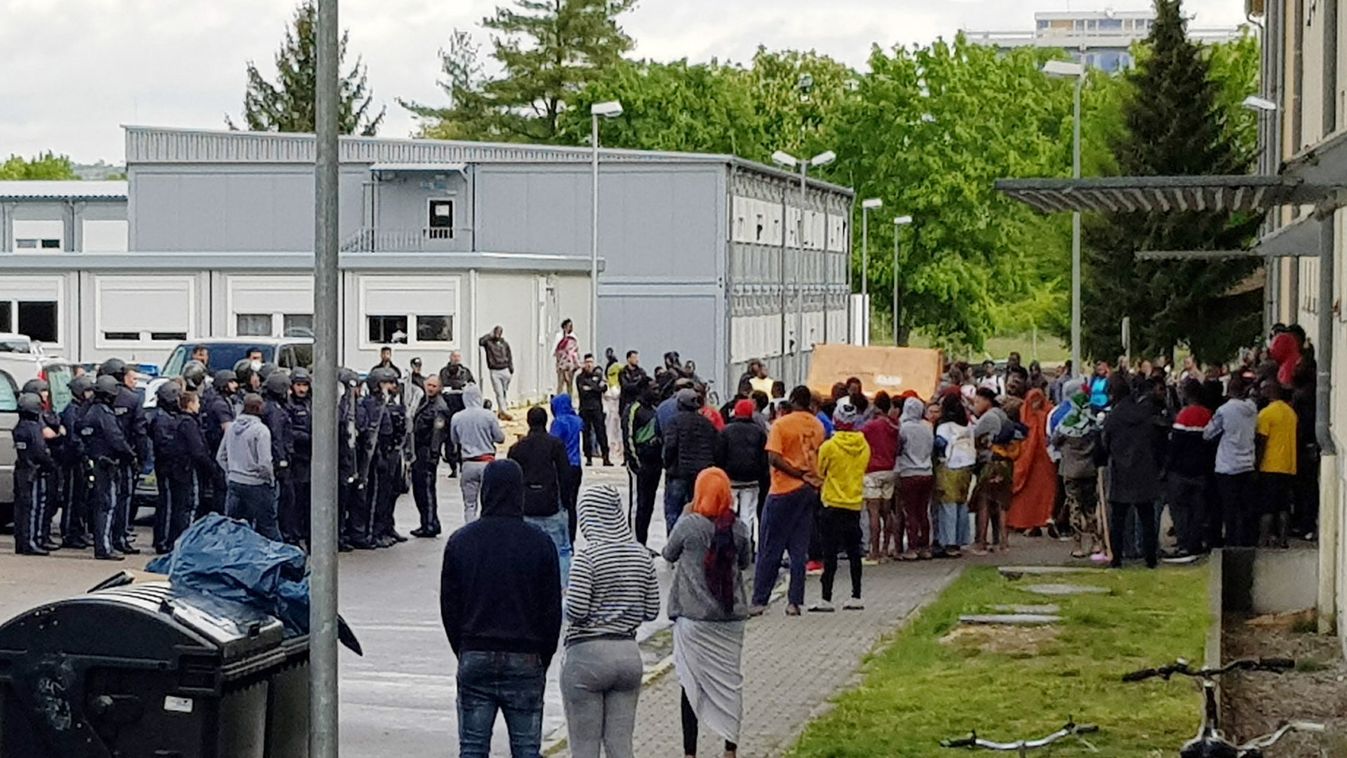Large-scale police operation in asylum seekers' home