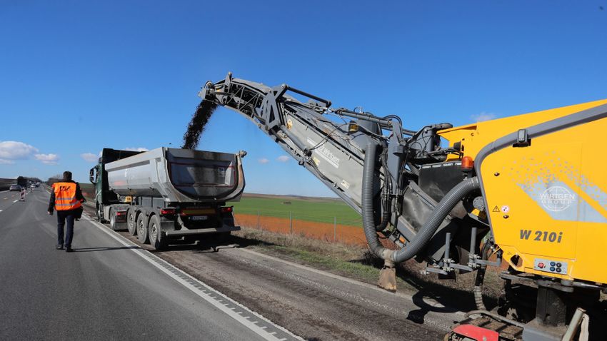 Küszöbön áll az M1-es autópálya hatsávosra bővítése