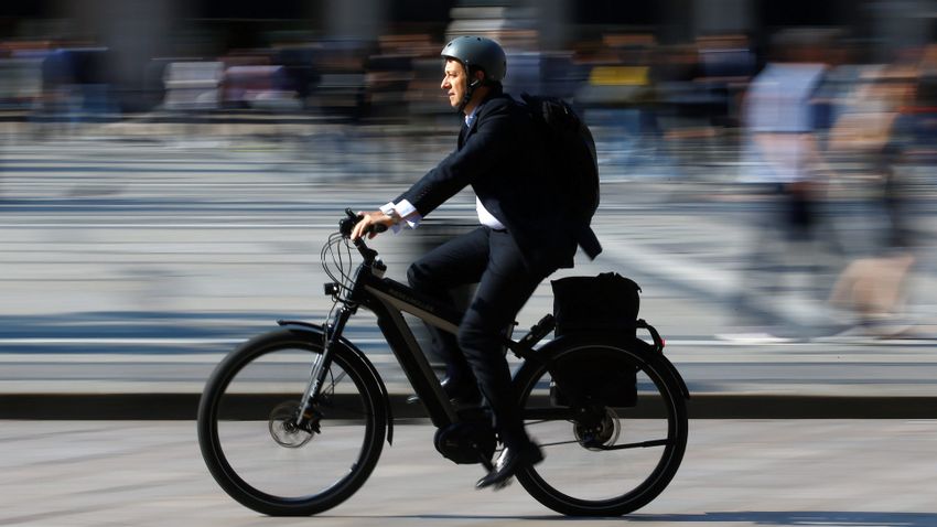 Csaknem ötezer elektromos kerékpár megvásárlását segítette a kormány