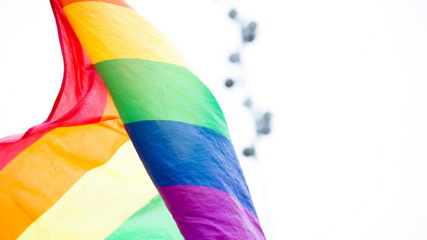 Folytatódik az LMBTQ-nyomulás Pécsen, most a gyerekeket is célba veszik