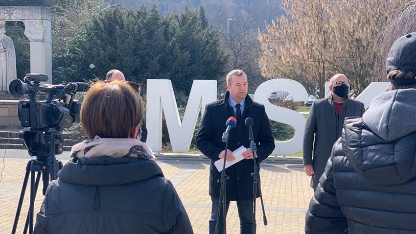 Még egy miskolci balliberális uszított a kínai vakcina ellen