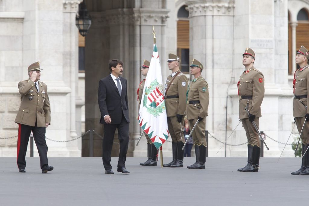 Áder János; Benkõ Tibor