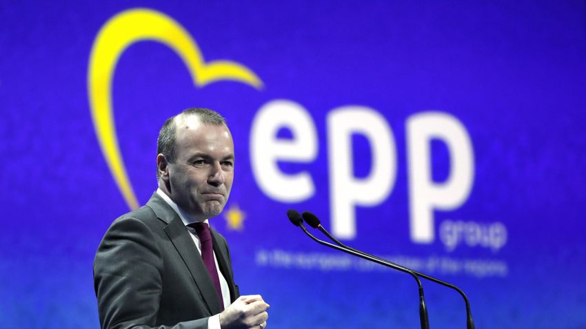 Megállíthatatlanul gurul lefelé a lejtőn az Európai Néppárt