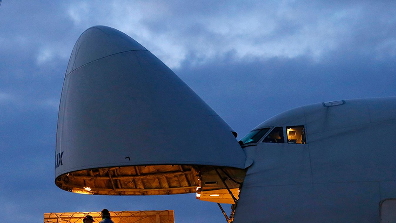Workers load the Solar Impulse aircraft into a Cargolux Boeing 747 cargo aircraft at Payerne airport