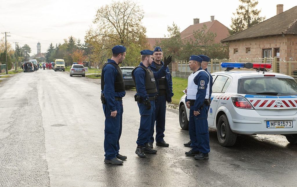 Rendõri készültség Bõnyben