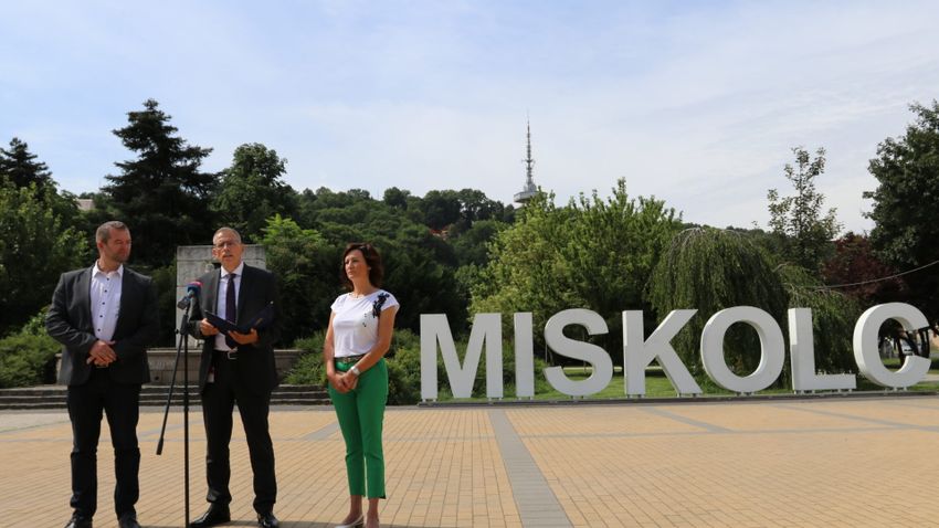 Árstopot és adóstopot is javasol a miskolci Fidesz