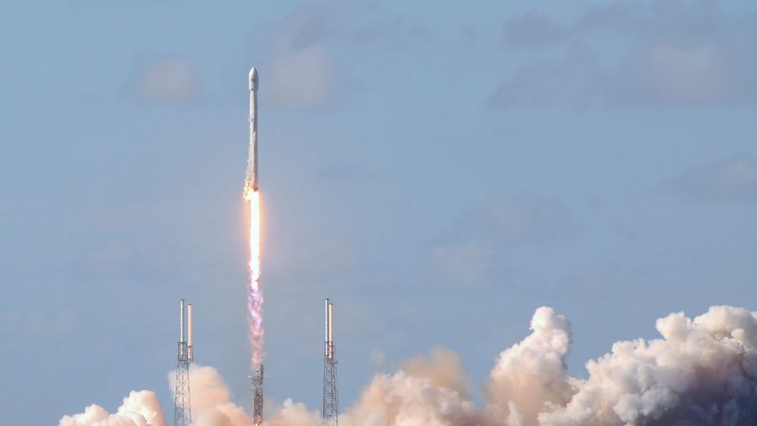 Rekordszámú műholdat vitt magával a világűrbe a Falcon rakéta