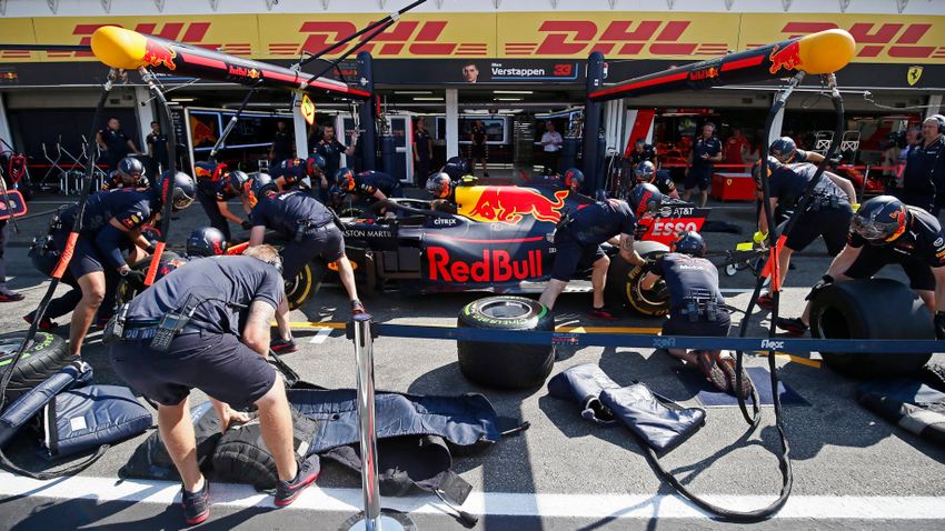 A Mercedes és a FIA összeesküdött a Red Bull ellen?