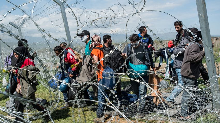 Illegális migránsok ezrei szorultak be a Balkánra