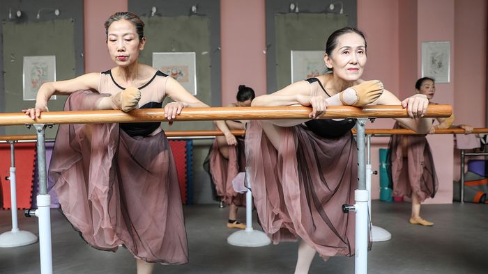 Grannies In Henan On Their Way To Pursuit Ballet Dream