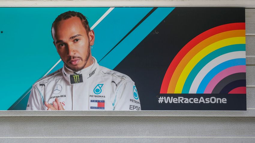 Lewis Hamilton is a gyermekvédelmi népszavazást támadja