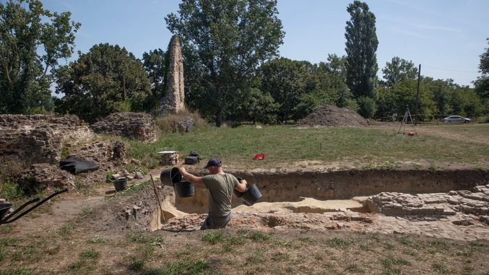 Dombóvár, Ásatás a dombói Vár romjainak feltárására