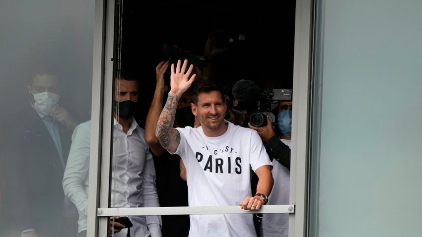 Már nincs visszaút: Lionel Messi megérkezett Párizsba!
