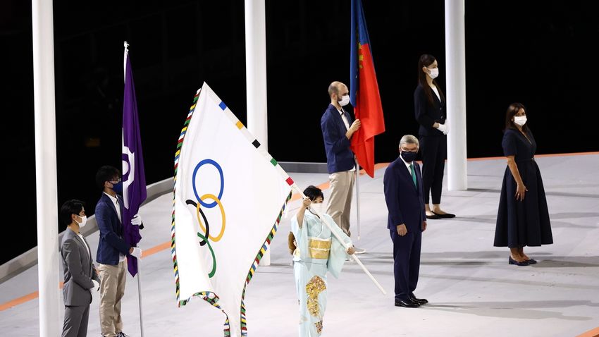Látványos ünnepséggel zárult le az olimpia Tokióban