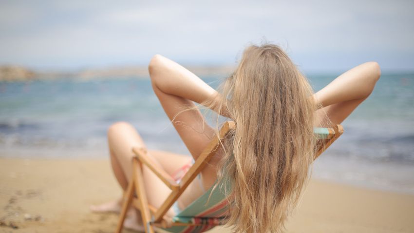 Hogyan védjük meg a hajunkat a nyári napsütéstől?