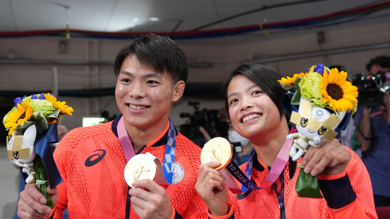 Tokyo Olympics / Judo Siblings Abe grab gold medals