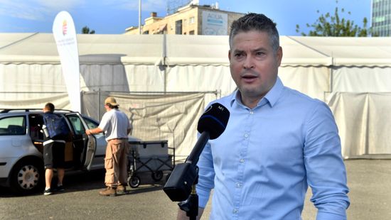 Újabb négyezer vakcinát szállított a kormányhivatal az idősotthonokba