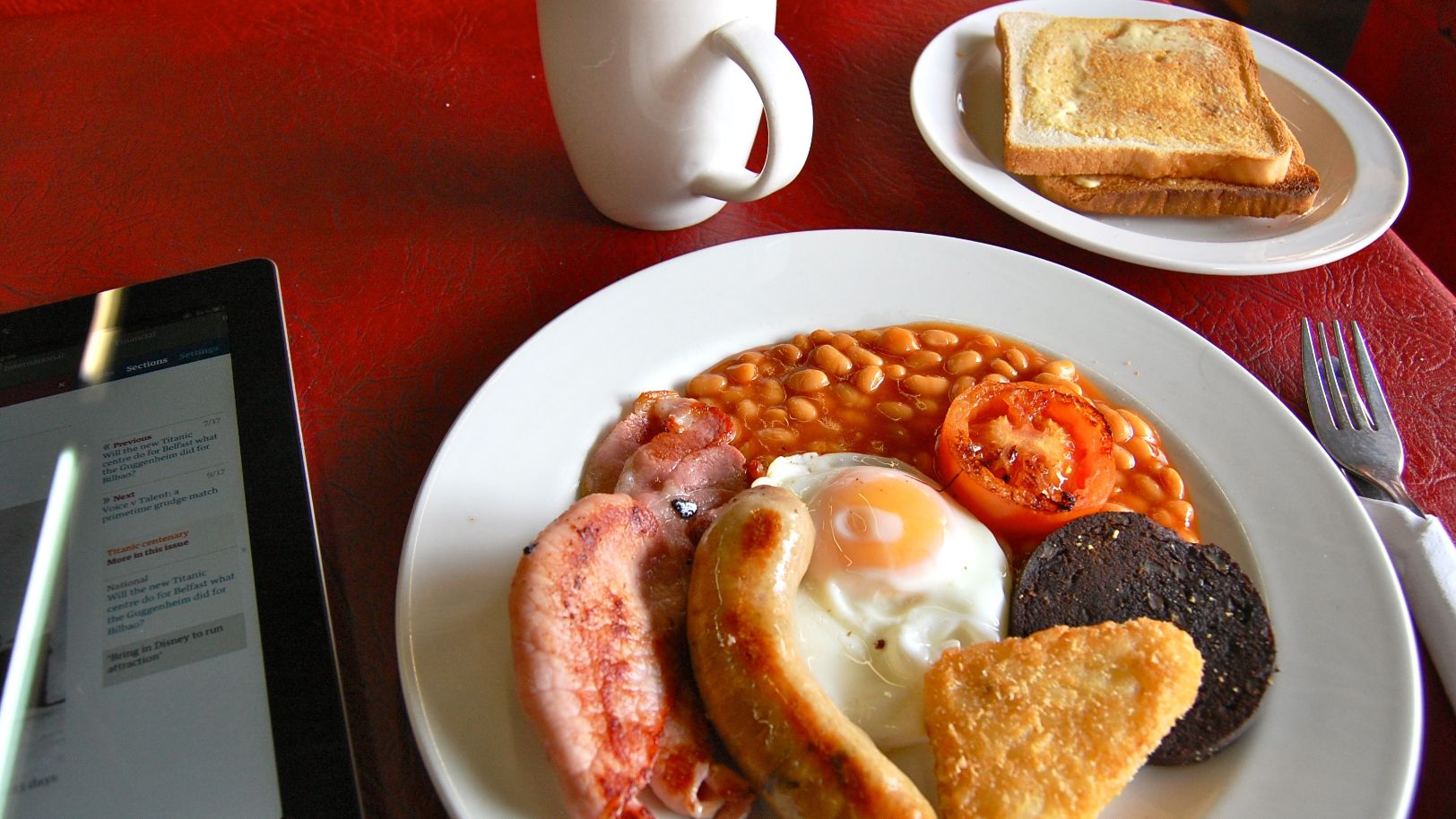 Breakfast around the world. Что есть на завтрак. Английский завтрак в ресторане. Завтрак самое важное. Че едят на завтрак.