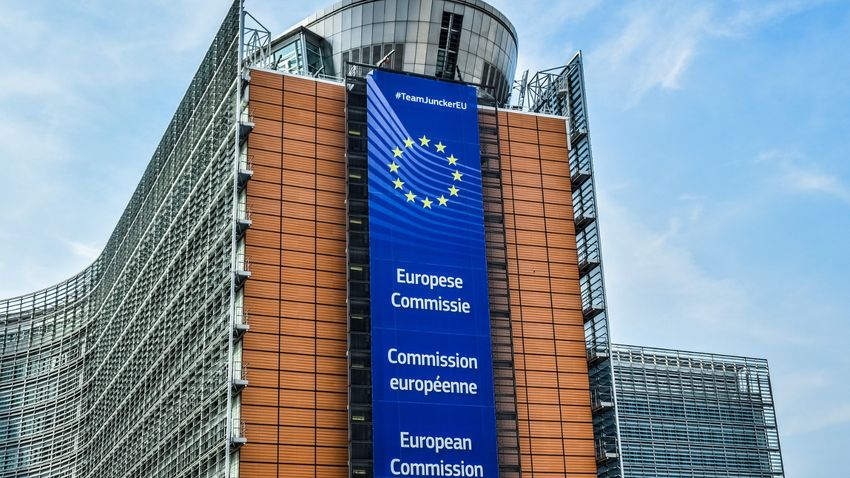 Az EB uniós szintű bűncselekménnyé nyilvánítaná a gyűlöletbeszédet