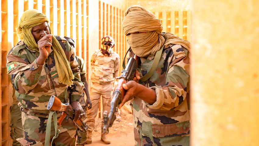 A francia hadsereg csapatai elhagyták Malit