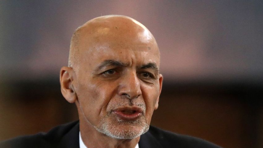 Bocsánatot kért a volt afgán elnök, amiért cserben hagyta népét