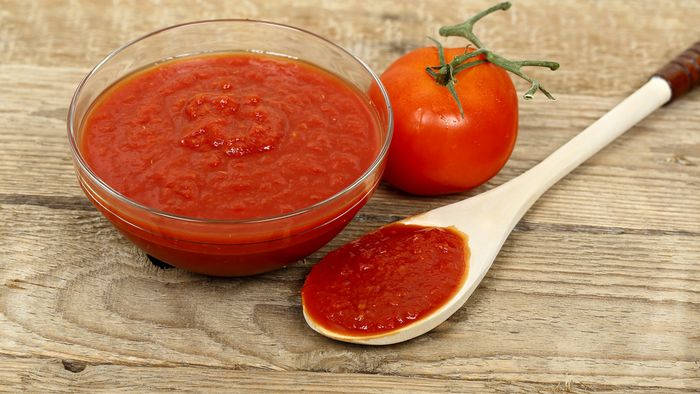 Bowl,Of,Tomato,Paste,On,Wooden,Surface