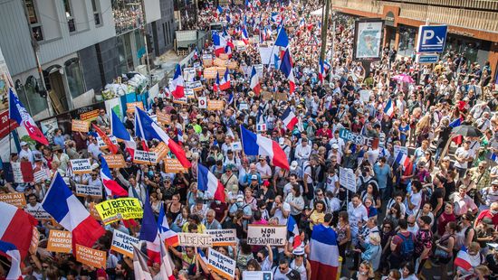 Az időskorúak világnapján tüntetnek a nyugdíjasok Franciaországban