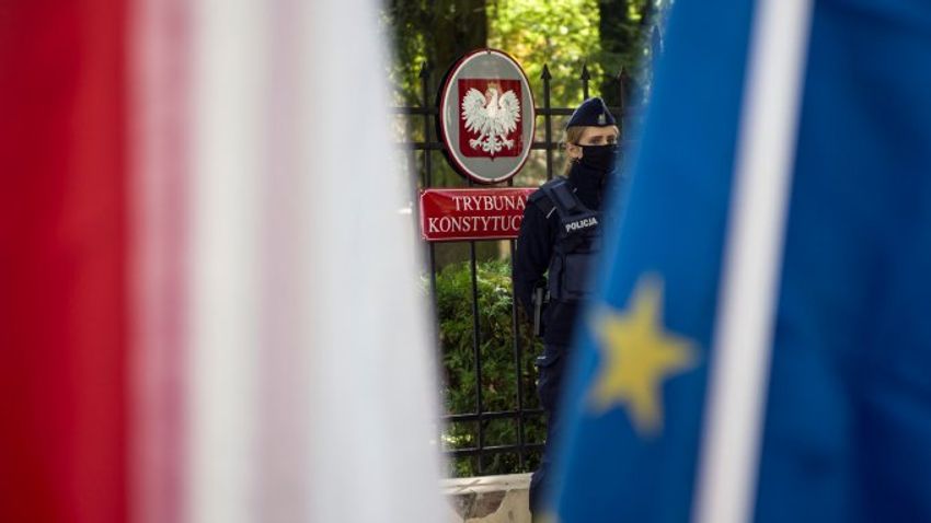 A lengyel alkotmánybíróság szembeszállt az uniós agresszióval