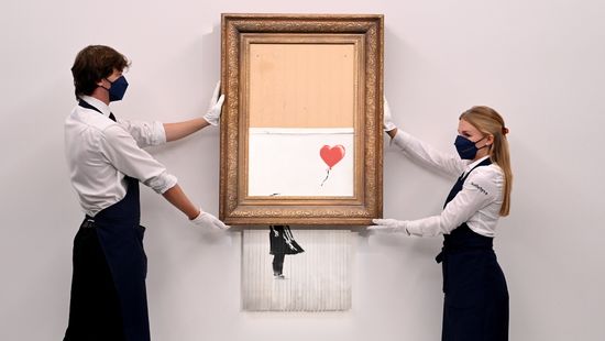 Rekordárat fizettek Banksy félig felaprított képéért