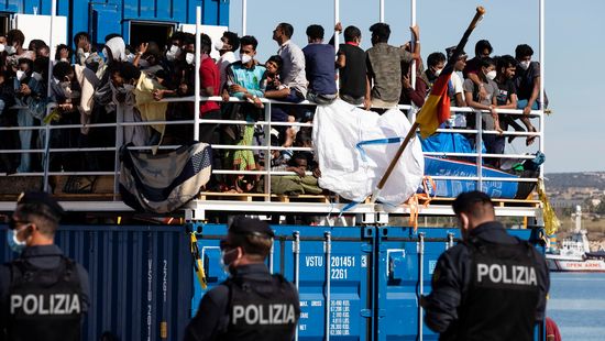 Az EU-tagállamok fele követel új migrációs politikát