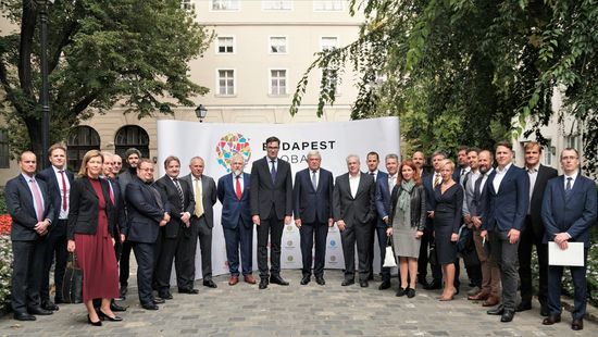 Orbán Viktornak el kell gondolkodnia